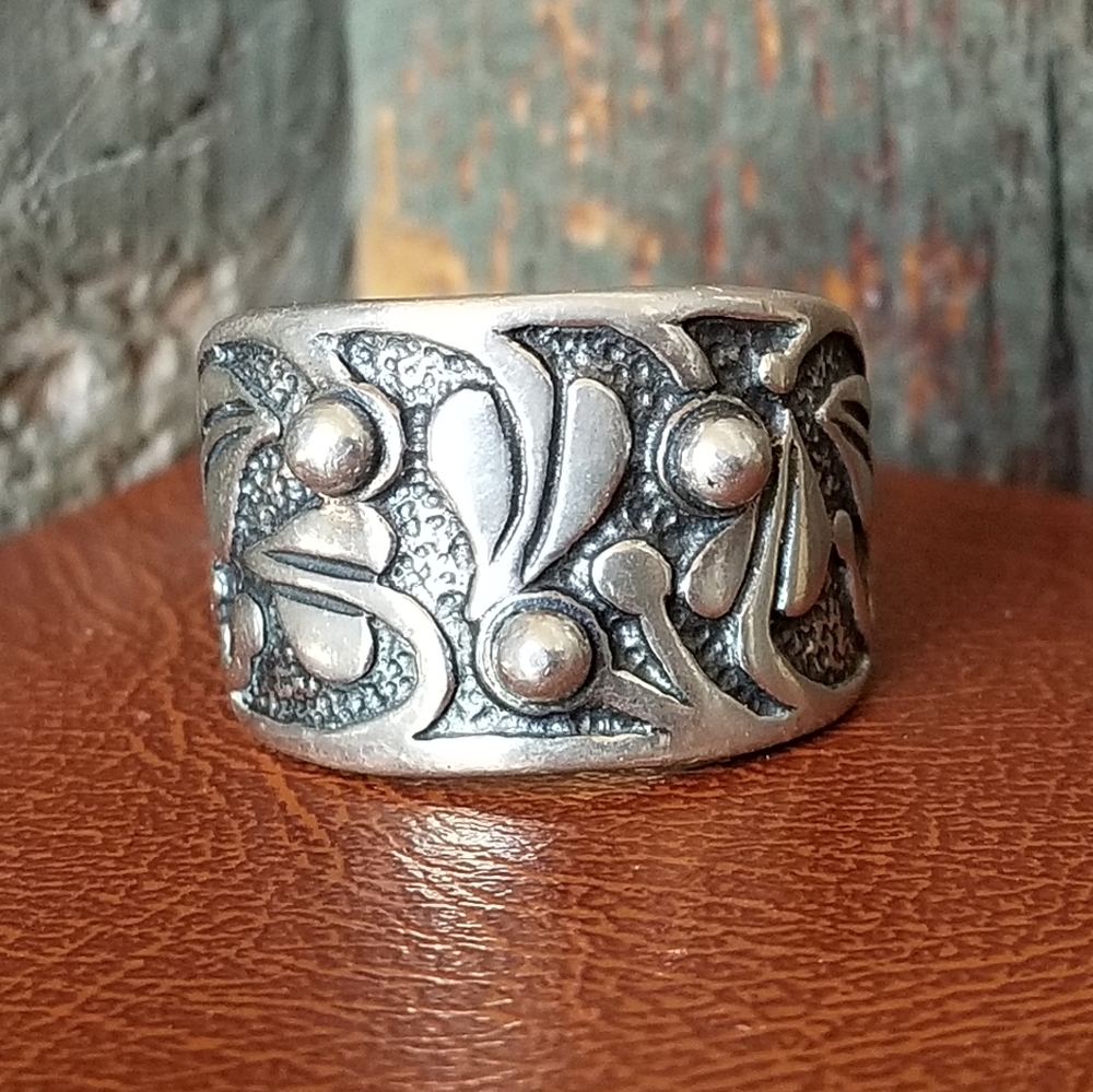 Silpada Sterling Silver Vine Ring - Picture 14 of 14